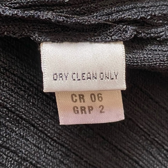 ST. John Black Sleeveless Knit Top - Picture 5 of 6